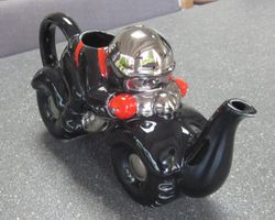 Teekanne Motorradfahrer, Price Kensington Potteries, England