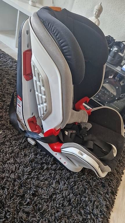 Chicco Auto-Kindersitze: Chicco Kindersitz 9-18kg – Gebraucht aus Baar von saelisilbaer 1