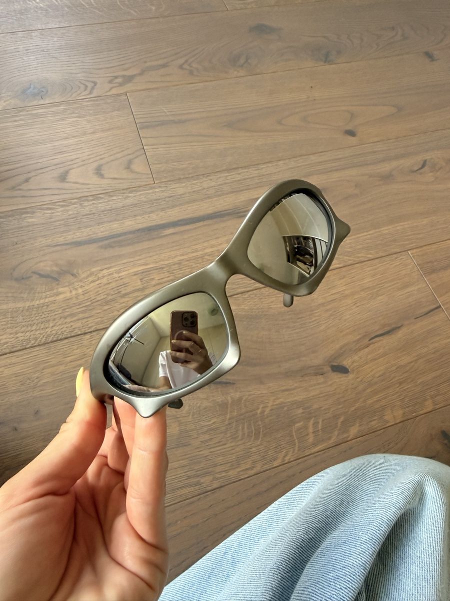 Balenciaga Lunettes & Verres: Balenciaga sunglasses with case – D'occasion à Zürich par Bellinka23 5