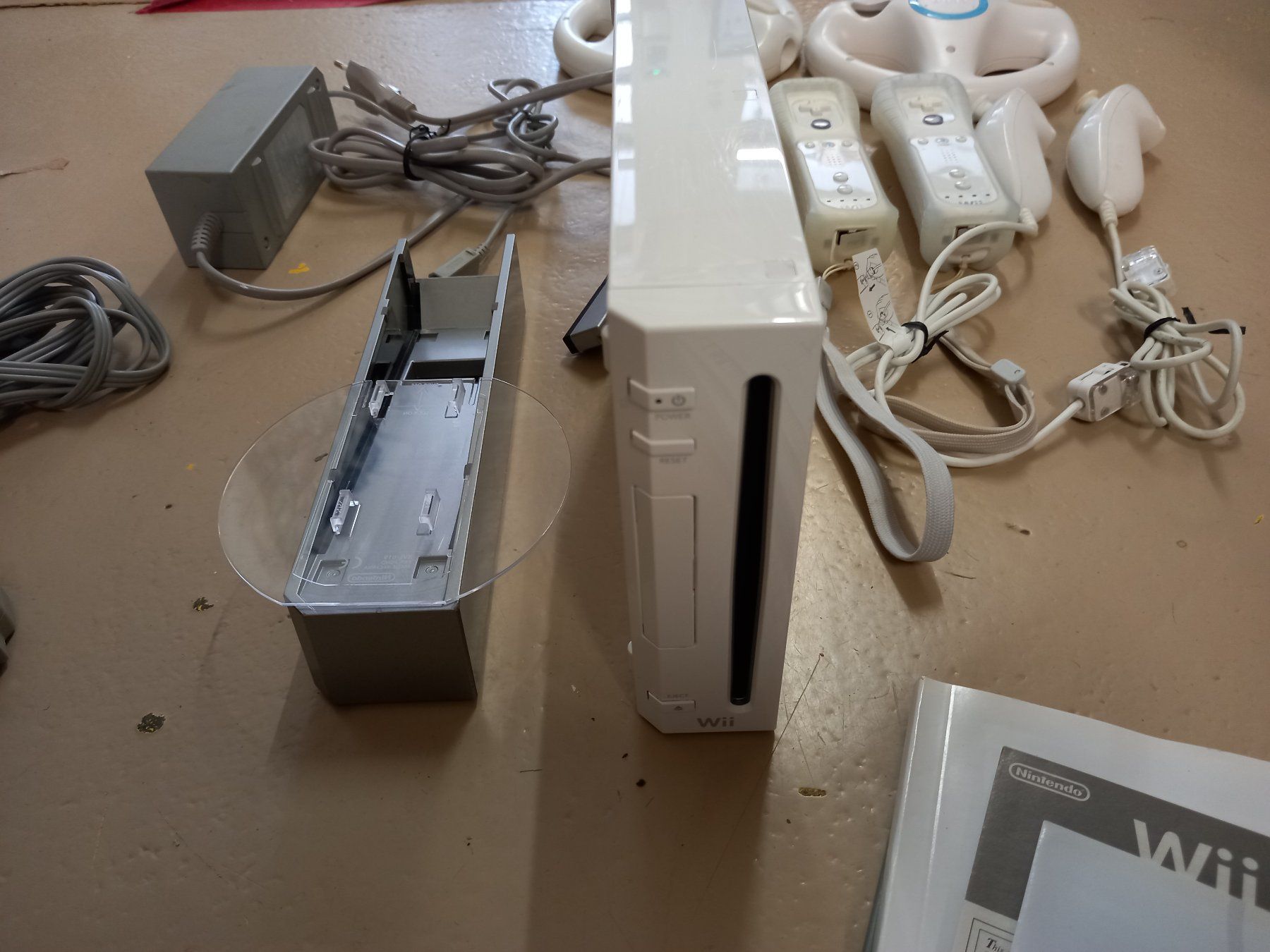 Nintendo Console: Nintendo Wii Konsol – Usato da Prez-vers-Siviriez venduto da Monija70 5