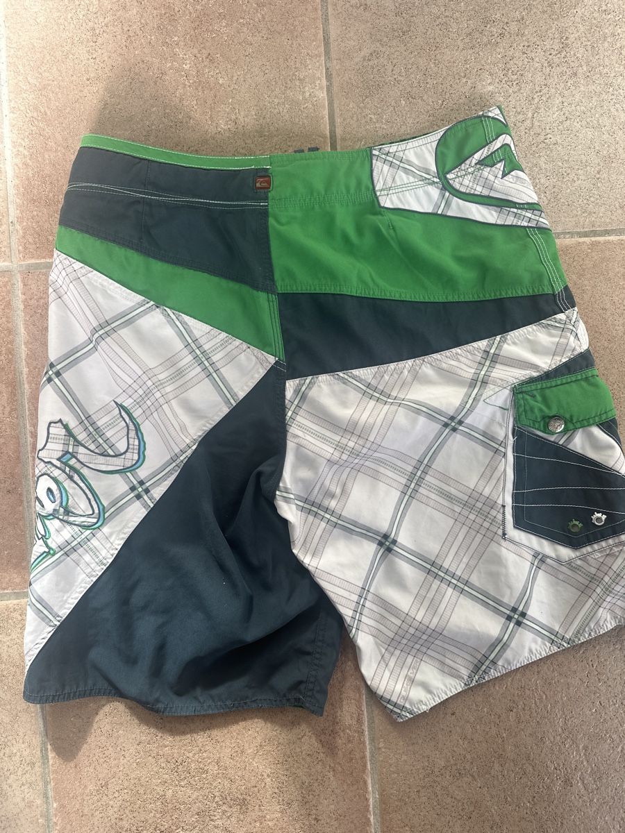 Quiksilver Pantaloni: Quicksilver Badehose, Gr. 34 – Usato da Ringgenberg BE venduto da nordwind. 1