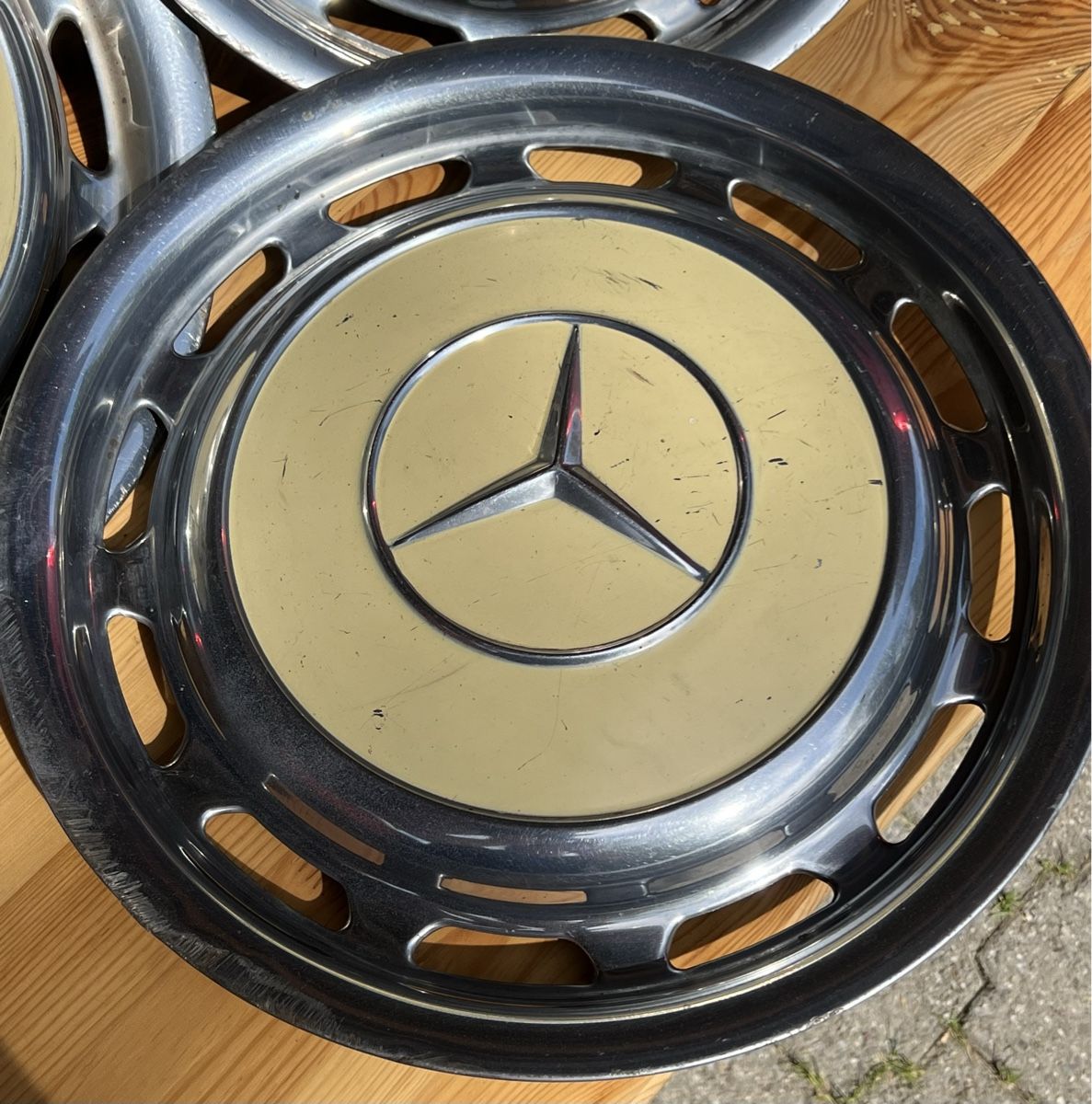Mercedes-Benz Alle Autoersatzteile: Auto Mercedes - Benz Radkappen – Gebraucht aus Huttwil von  1