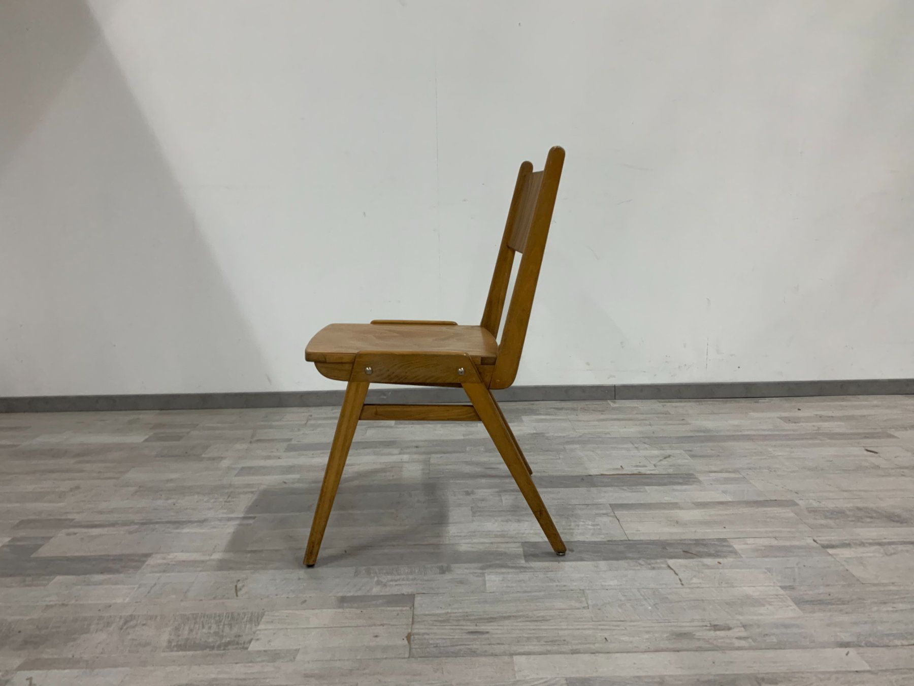 Sedie: Vintage Stapelstühle aus Holz – Usato da Zürich venduto da ZuercherBrockenhaus 6