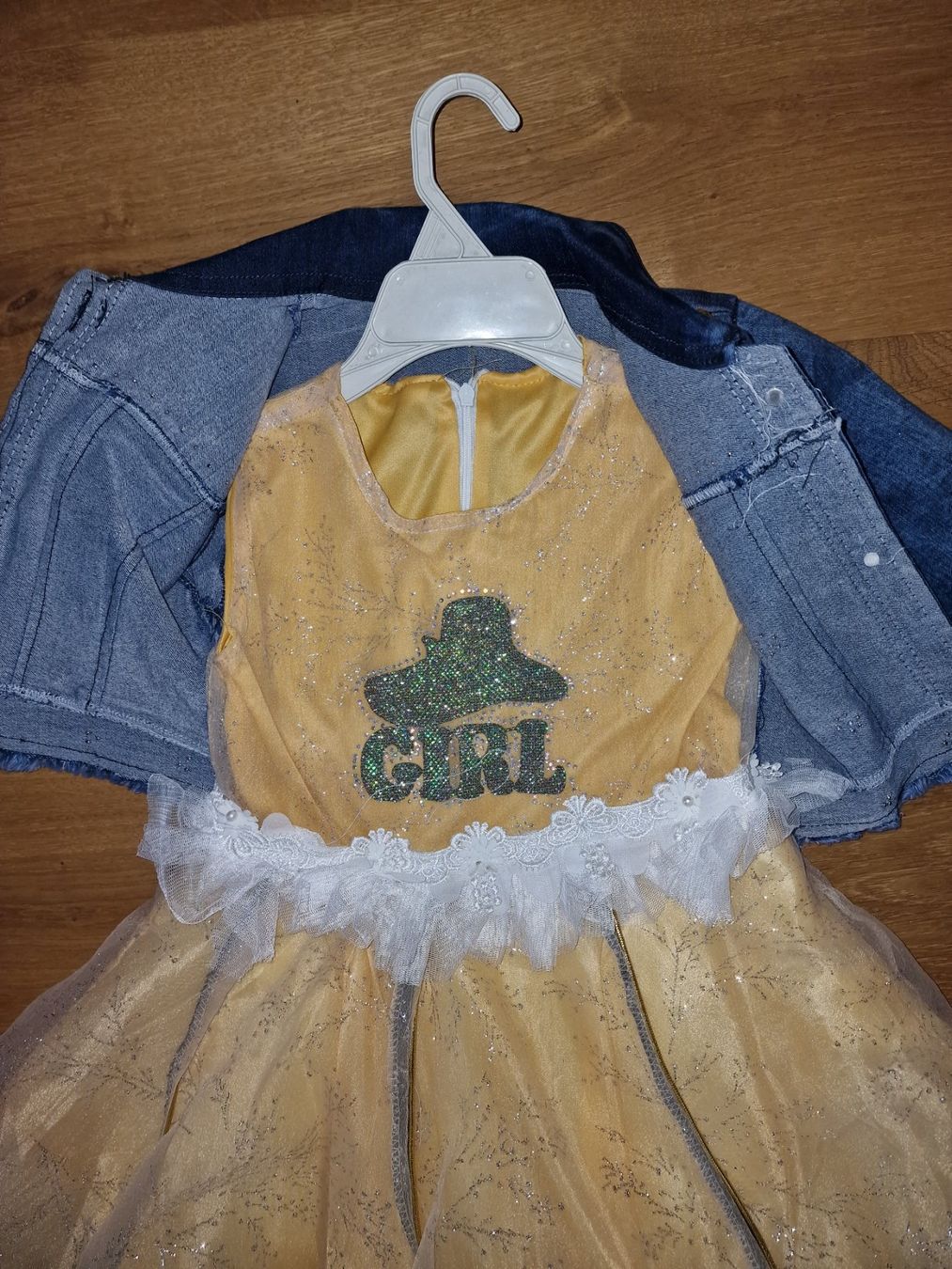 Kleider & Röcke: Kinderkleid mit Jeansjacke wunderschön ca 4 jährig – Neu und originalverpackt aus Ottenbach von Claurin 1