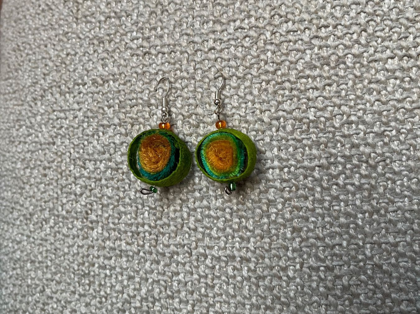 Orecchini pendenti & Orecchini a lobo: Schweizer Seidenohrringe / Swiss Silk Earrings – Nuovo e nell'imballaggio originale da Zürich venduto da SummerUmbrage 2
