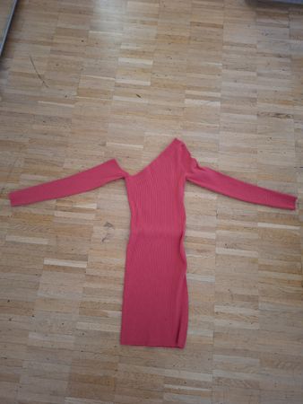 koralle Strickkleid mit asymmetrischem Ausschnitt, S