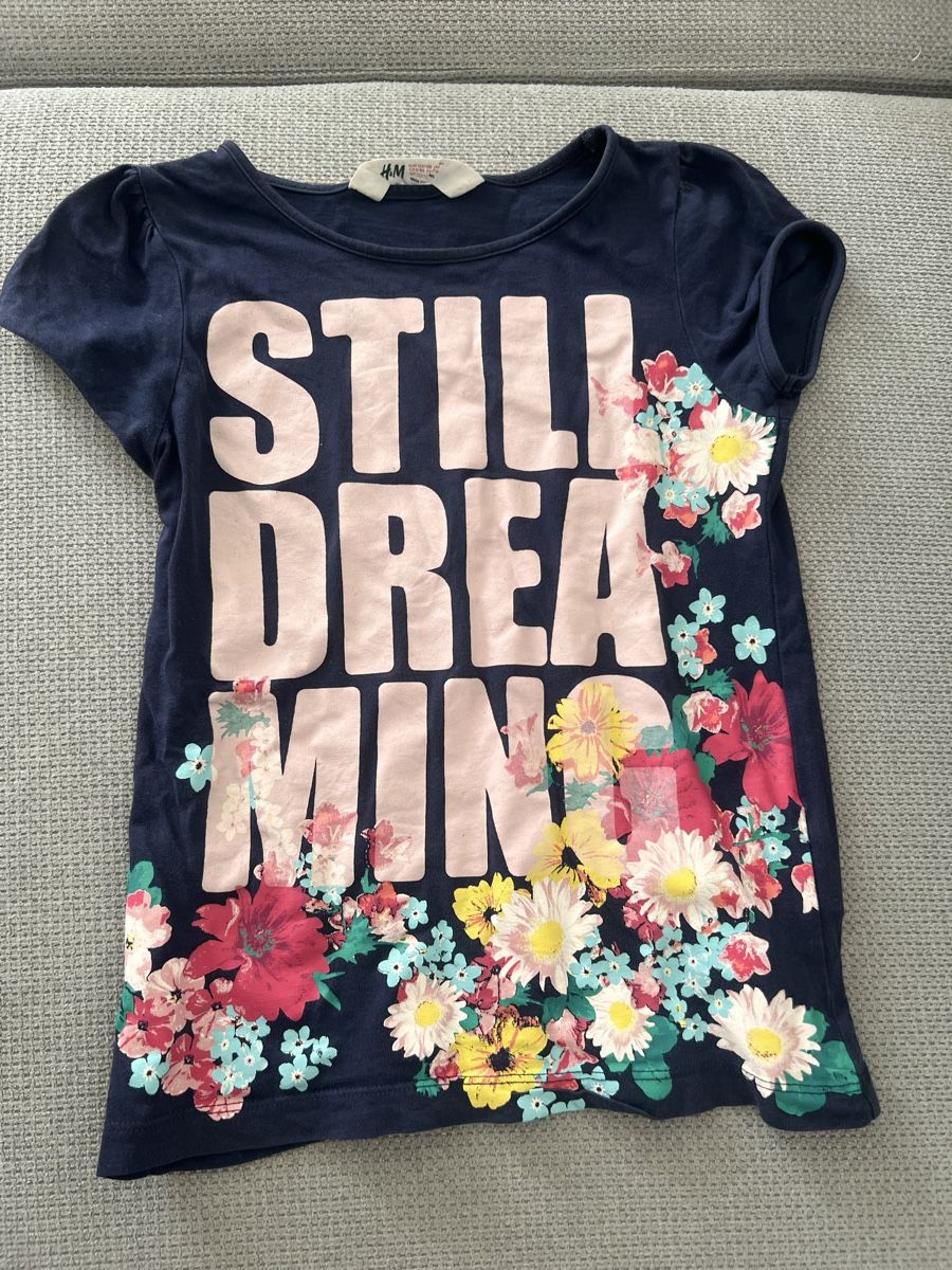 H&M Blusen, T-Shirts & Tops: T-Shirt Grösse 122/128 – Gebraucht aus Thun von Siladi