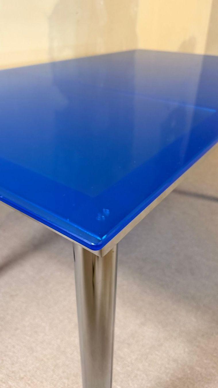 Tavoli: Blauer Esstisch aus Glas mit Chromfüssen – Usato da Rickenbach ZH venduto da Der-Insider 9