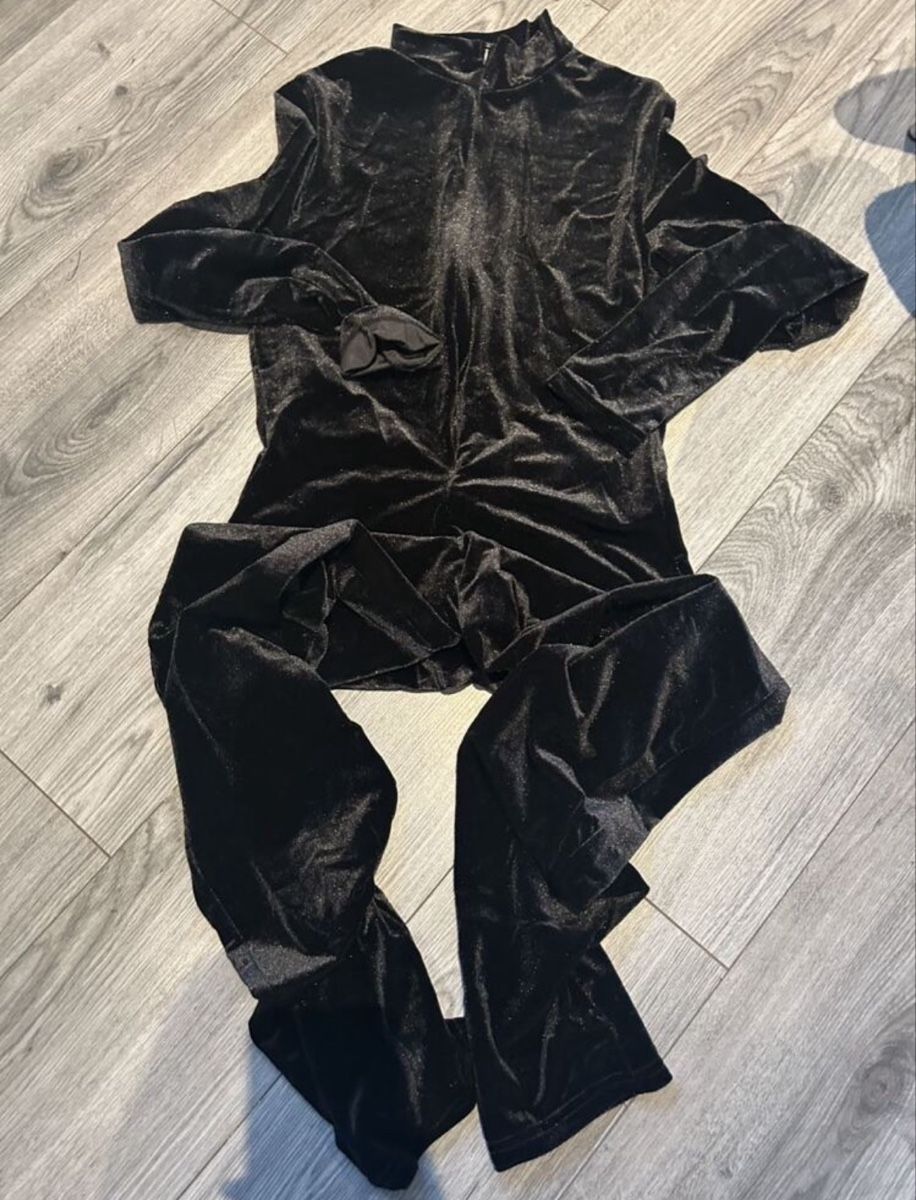 Shein Tute: Velvet Jumpsuit  – Nuovo e nell'imballaggio originale da Kriens venduto da lau_xk77 1