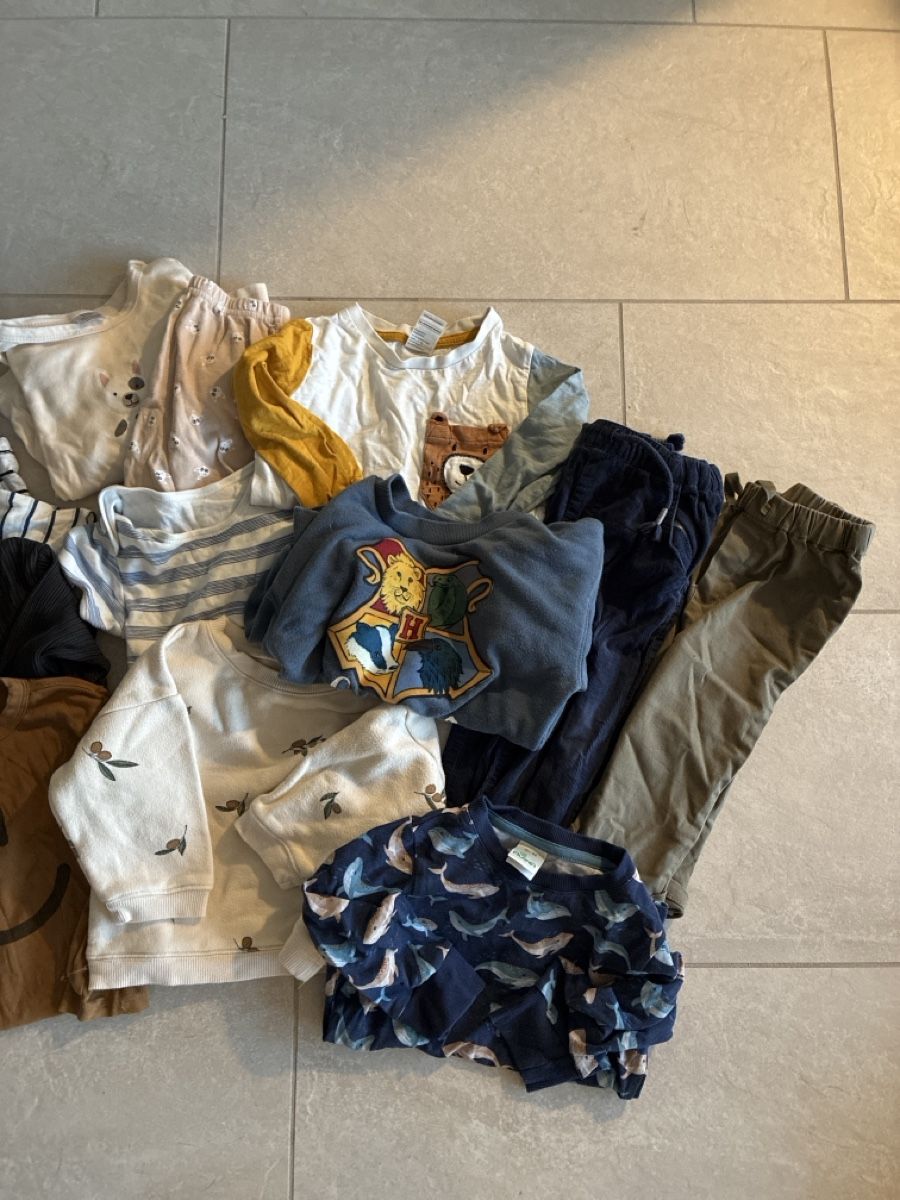 Lotti & Set di vestiti: Grosses Kleiderpaket Gr 92 – Usato da Rifferswil venduto da nahug 1