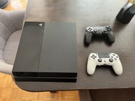 PS4 500 GB schwarz mit 2 Kontrollern