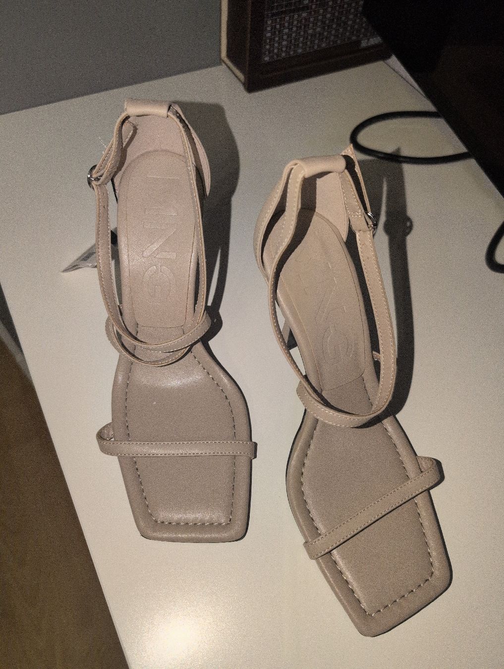 Scarpe da donna: Sandales nude Mango élégantes, taille 39 - neuf! – Nuovo e nell'imballaggio originale da Bassersdorf venduto da pca_cz6q
