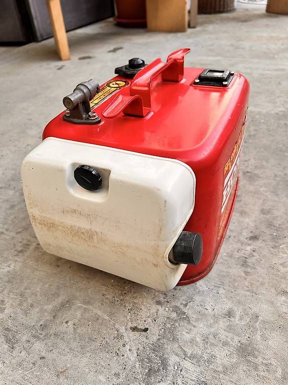 Accessori per altri veicoli: Tank für Boot / Aussenborder 13L – Usato da Zürich venduto da maag.a 2