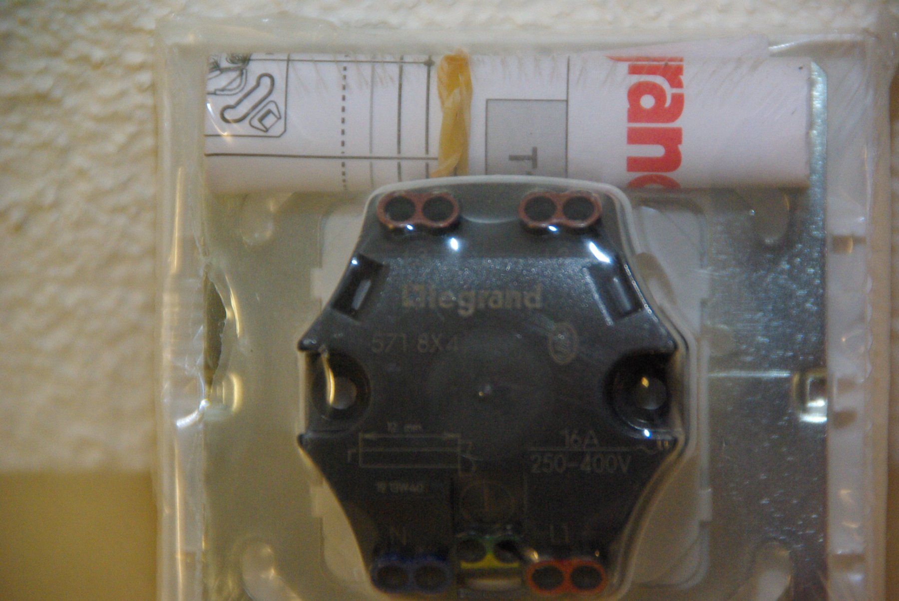 Legrand Spine: Legrand UP T25 Steckdose, weiss – Nuovo e nell'imballaggio originale da Herisau venduto da Cevianer1844 2