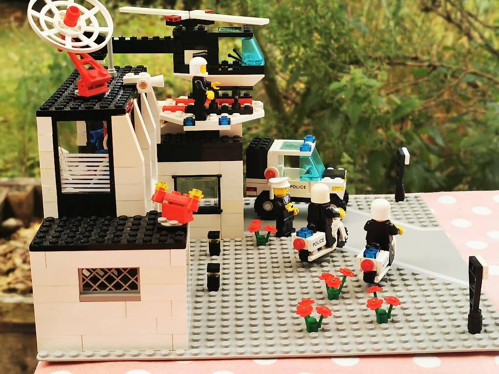 Legoland Jeux de construction: LEGO 6386 Police Command Base – D'occasion à Ermatingen par Irem77 1