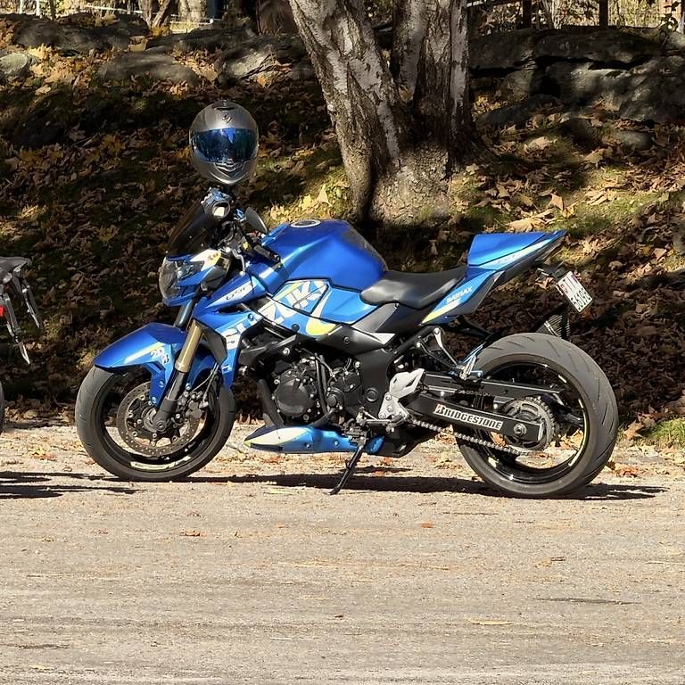 Strasse: Suzuki GSR 750 – Gebraucht aus Lugano von perinigeo 1
