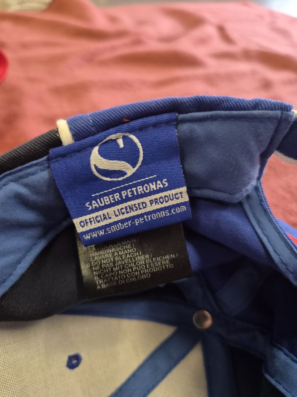 Altro in  Abbigliamento & Accessori: Kappe Sauber Petronas Credit Suisse  – Usato da Dürrenäsch venduto da Uliu 3