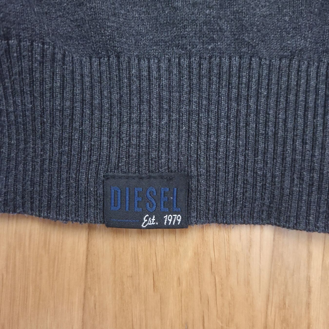 Diesel Maglioni & Felpe: Diesel Vintage Feinstrick Pullover Grau Gr. S  – Usato da Winterthur venduto da Ele_Ele18 3