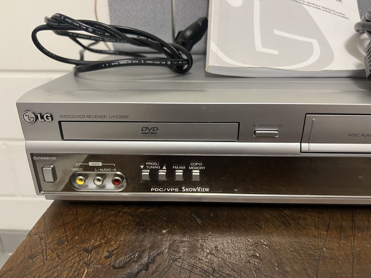 LG Registratori: VHS-Videorecorder mit Home Cinema System – Usato da Schongau venduto da Retro_Shop 2