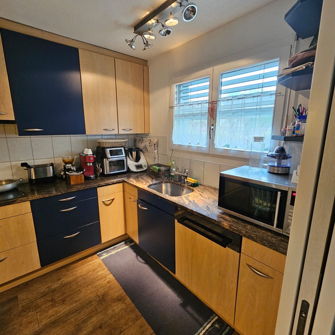 Cucine complete: Gebrauchte L-förmige Küche mit Granitabdeckung – Usato da Bruettisellen venduto da pen_2l7f 1