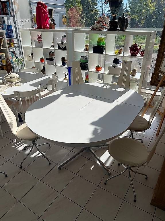 Tavoli: Schöner weisser Tisch oval – Usato da Neuhausen am Rheinfall venduto da galleria13