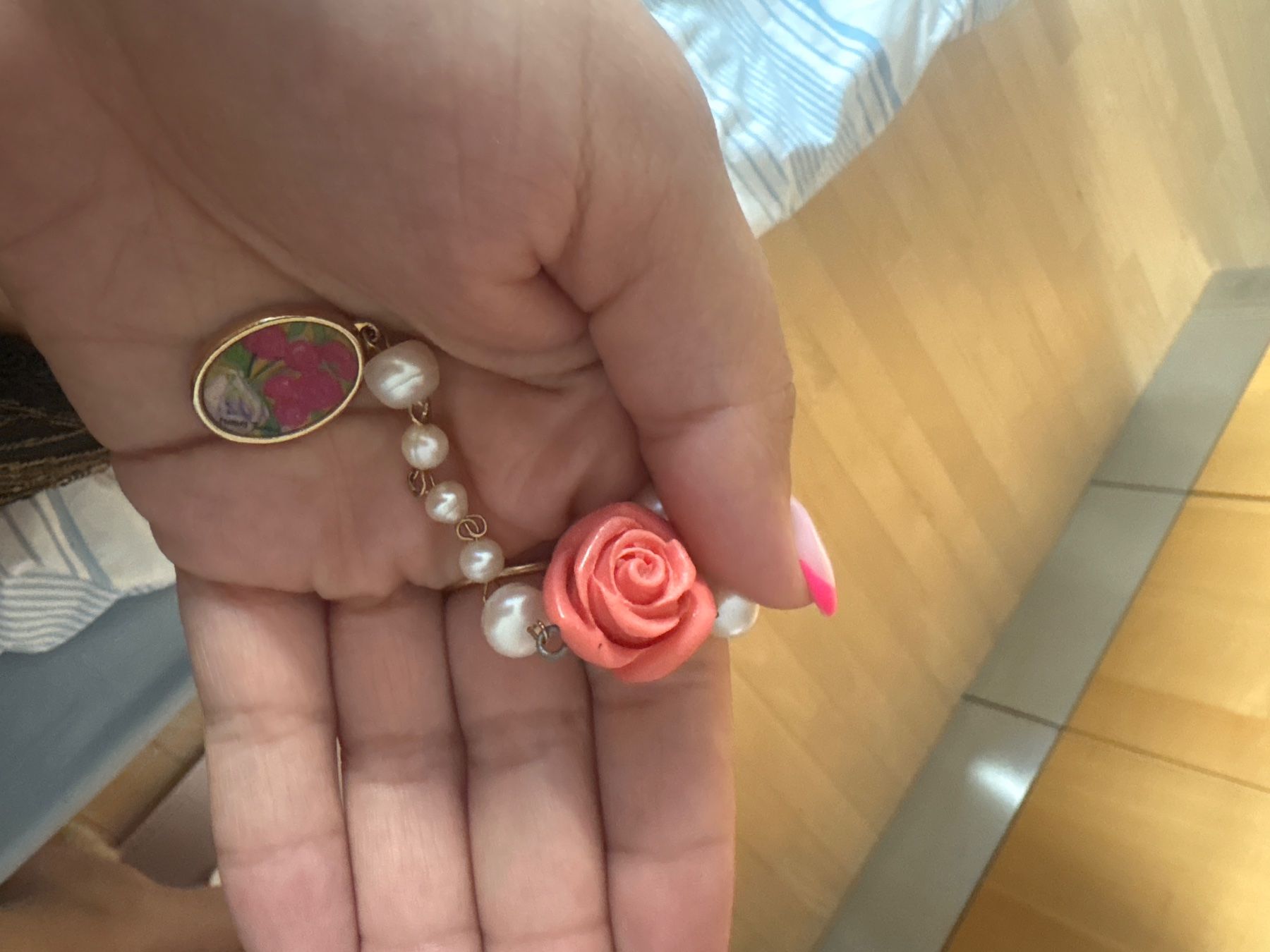 Catenine: Collier perles roses et fleur bon état – Usato da Puidoux venduto da ray_2b5z 2