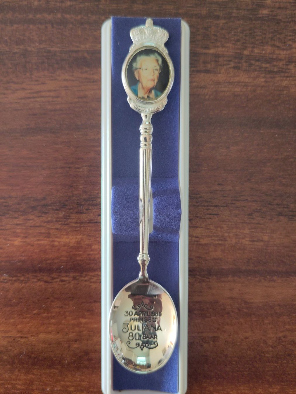 Cucchiai: Cuillère souvenir Jubilé – Nuovo e nell'imballaggio originale da Les Acacias venduto da mel_86bg