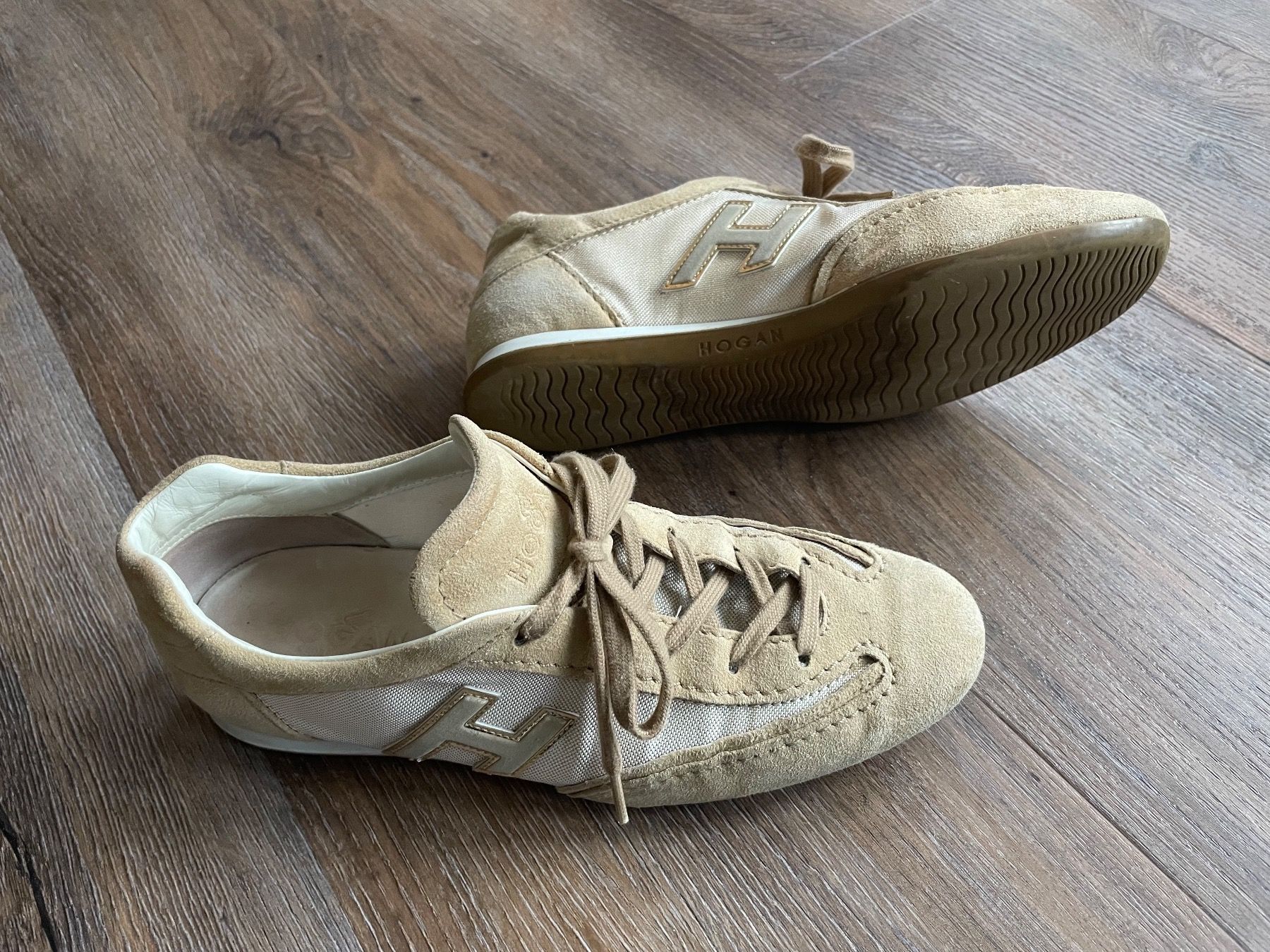 Hogan Scarpe da donna: HOGAN Turnschuhe Gr. 38 neuwertig – Usato da Lenzburg venduto da PriskaLui 1