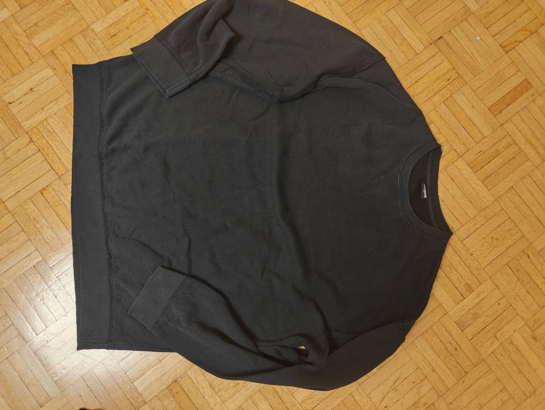 Kleiderpakete & -sets: Staten Island Kapuzenpullover und schwarzer Pullover Set – Gebraucht aus Buchs ZH von ptaluda 2