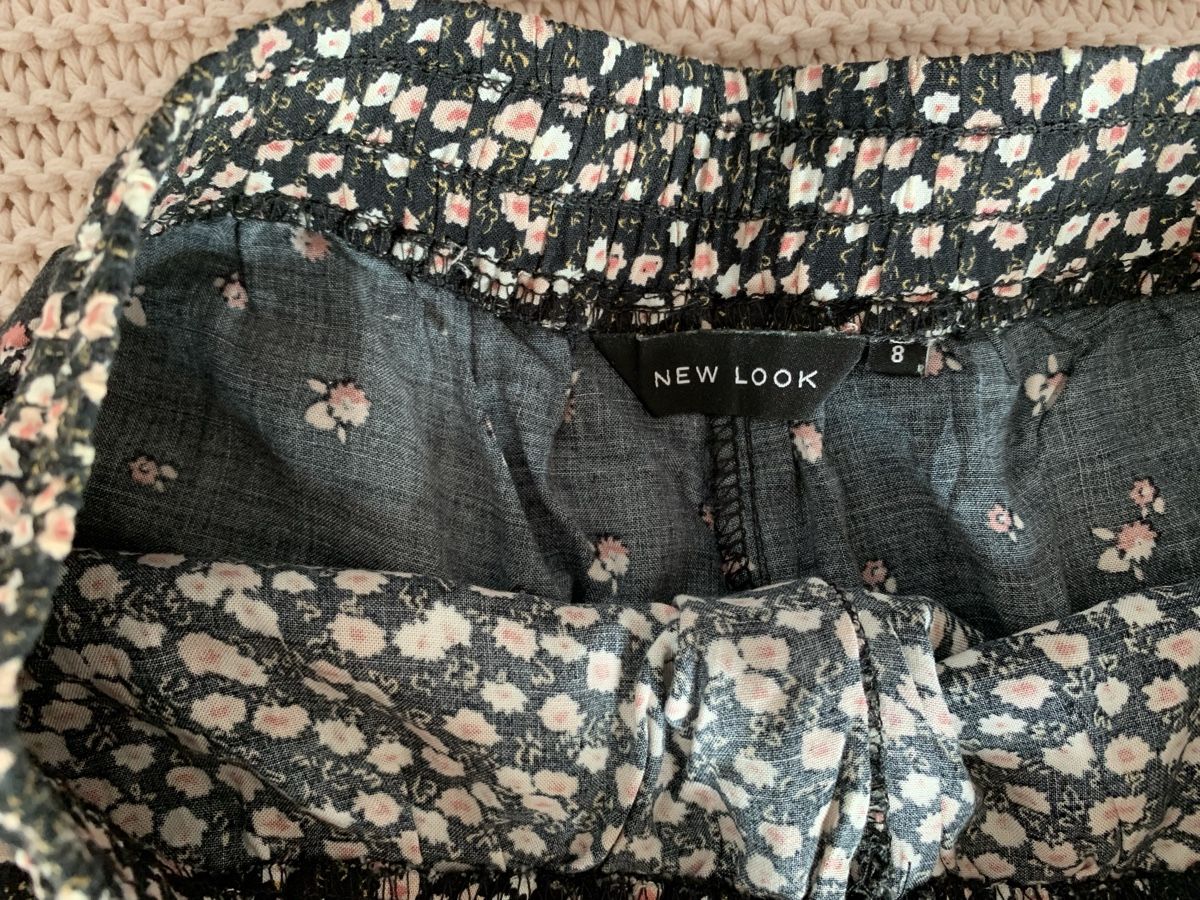 Pantaloni: Short léger noir fleuri – Usato da Montreux venduto da Izapeche811 1