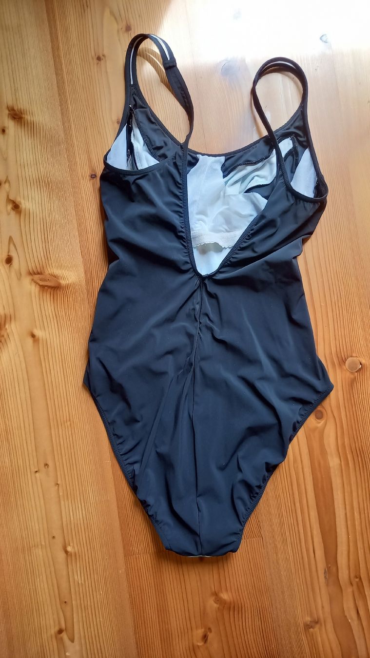 Badekleider & Bikinis: Badeanzug C-Cup Grösse 44 schwarz/gemustert  – Gebraucht aus St. Gallen von Otterndorf 1