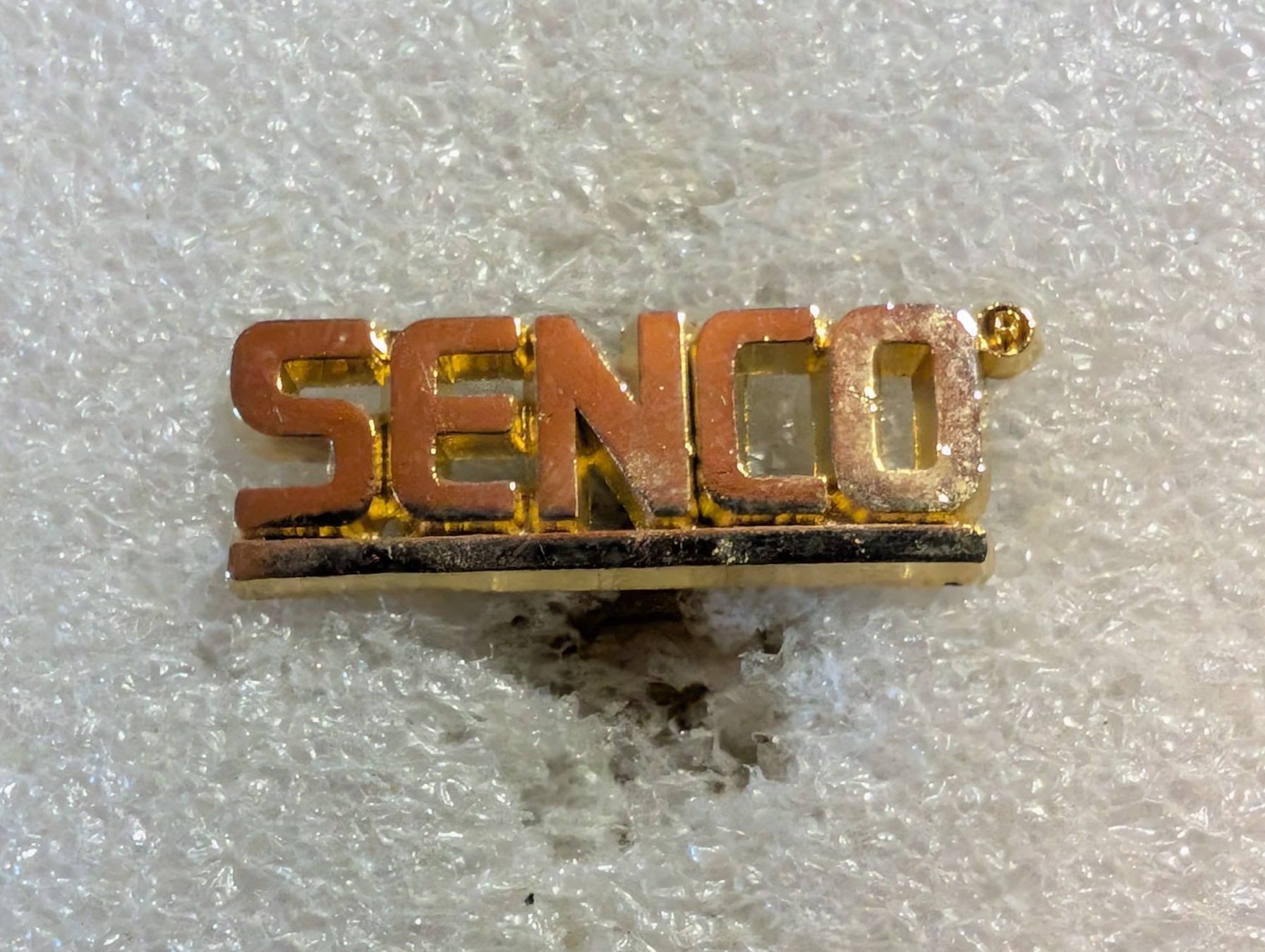 Placchette & Badge: Ansteckpin 228: Senco – Usato da Oppligen venduto da Pin-Fall-Shop