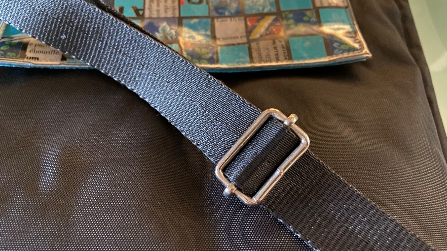 Taschen für Damen: Sac à bandoulière avec rabat + compartiments intérieurs – Gebraucht aus Lausanne von maintenant 7