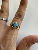 Goldener, verstellbarer Ring mit türkisem Stein