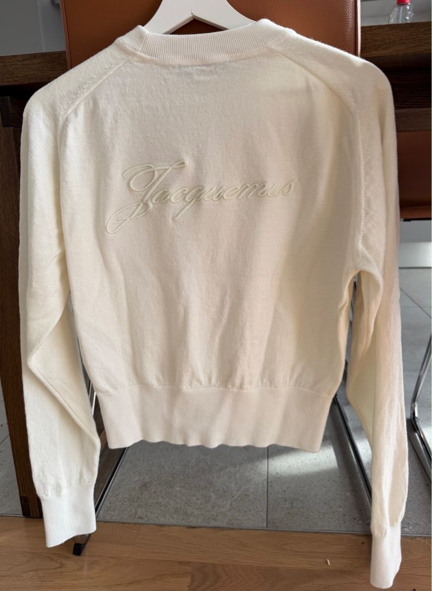 Jacquemus Maglioni & Felpe: Pull Jacquemus blanc brodé taille 36 neuf – Nuovo (secondo la descrizione) da Le Lignon venduto da maj_bn2k 1
