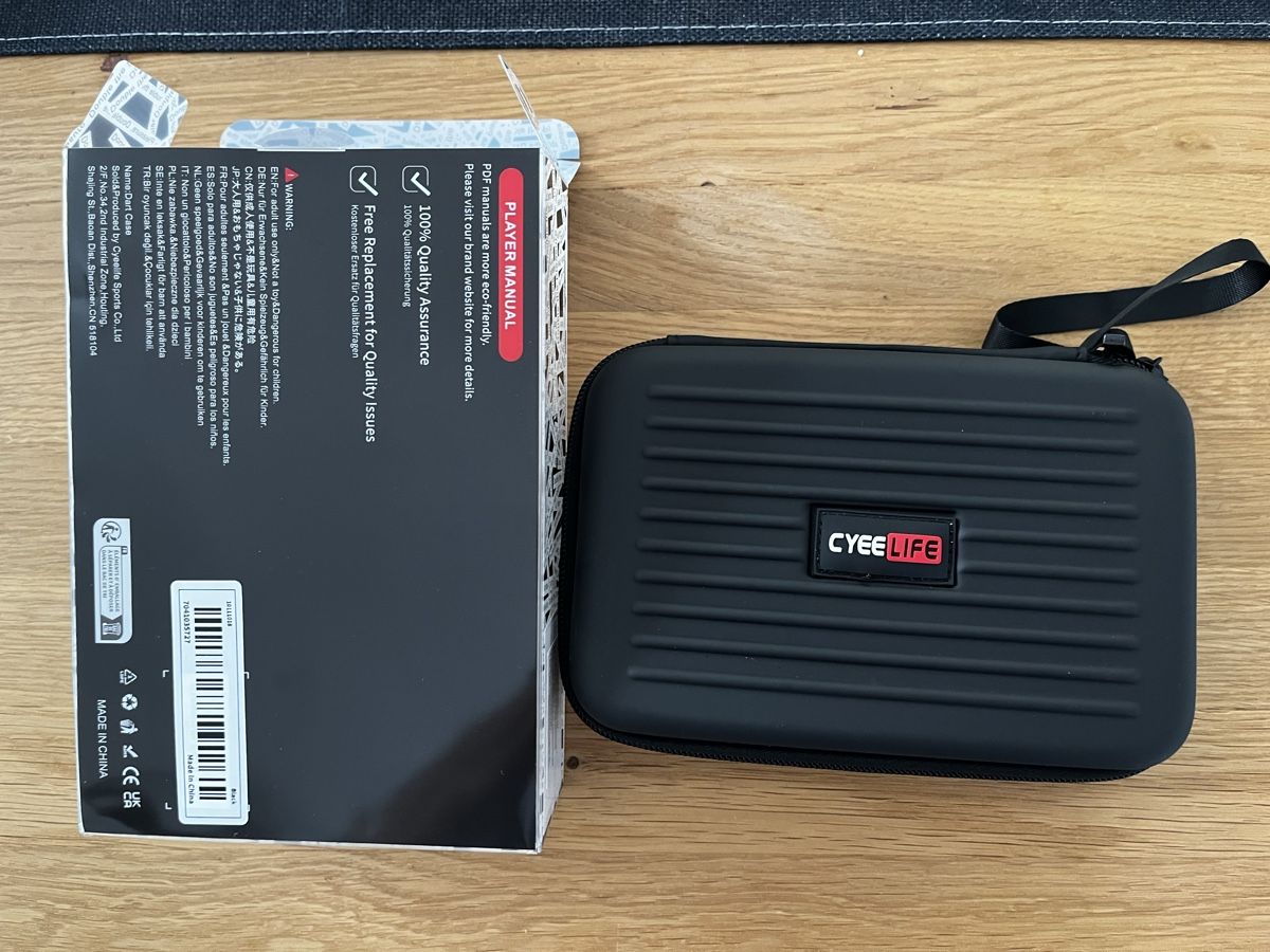 Cover & Protezioni schermo: CYEE LIFE Dart Case schwarz neuwertig – Nuovo e nell'imballaggio originale da Seengen venduto da Pani09