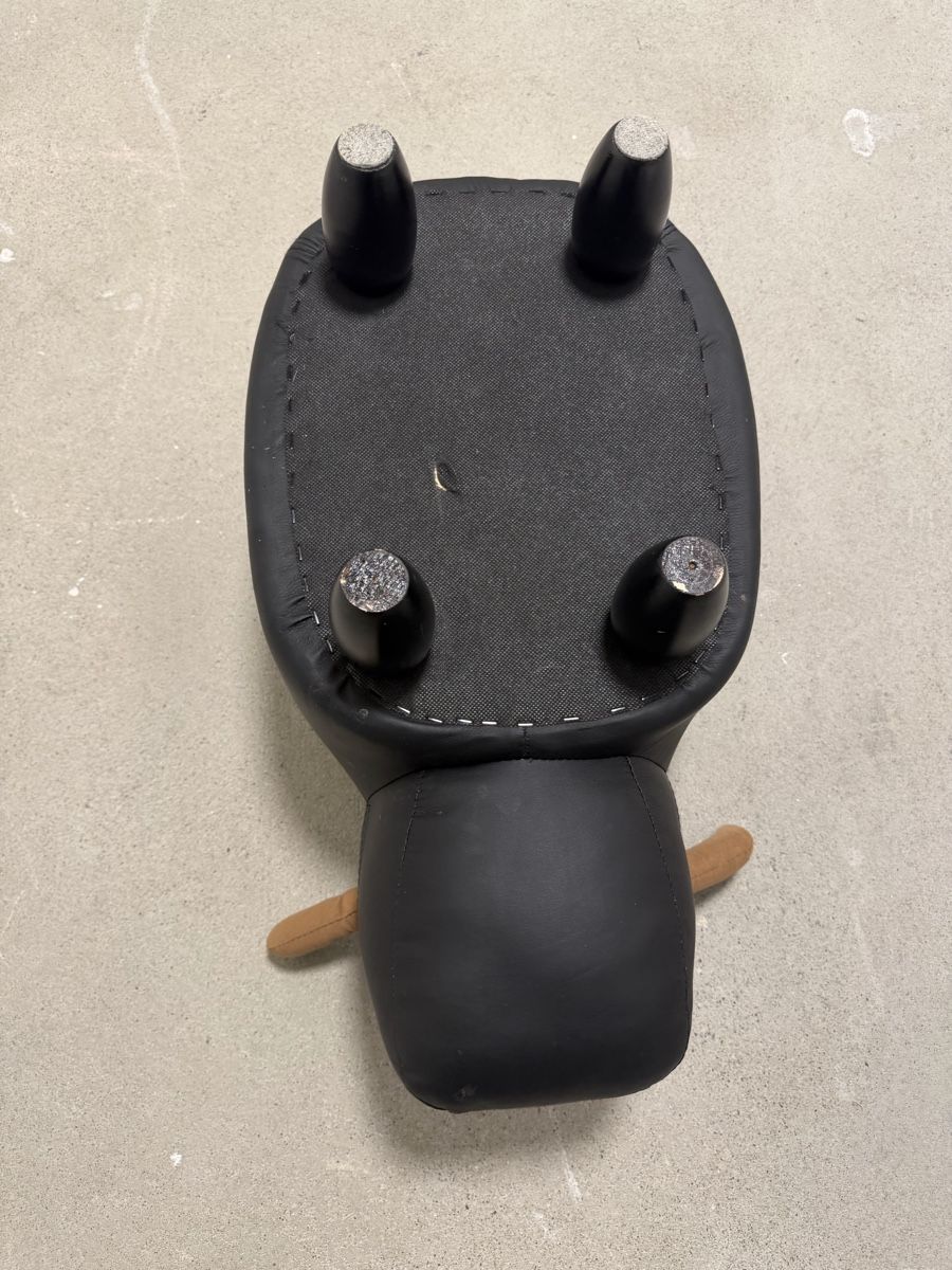 Sgabelli: Kinderhocker Stier schwarz Lederoptik – Usato da Laufen venduto da le-noumi 2