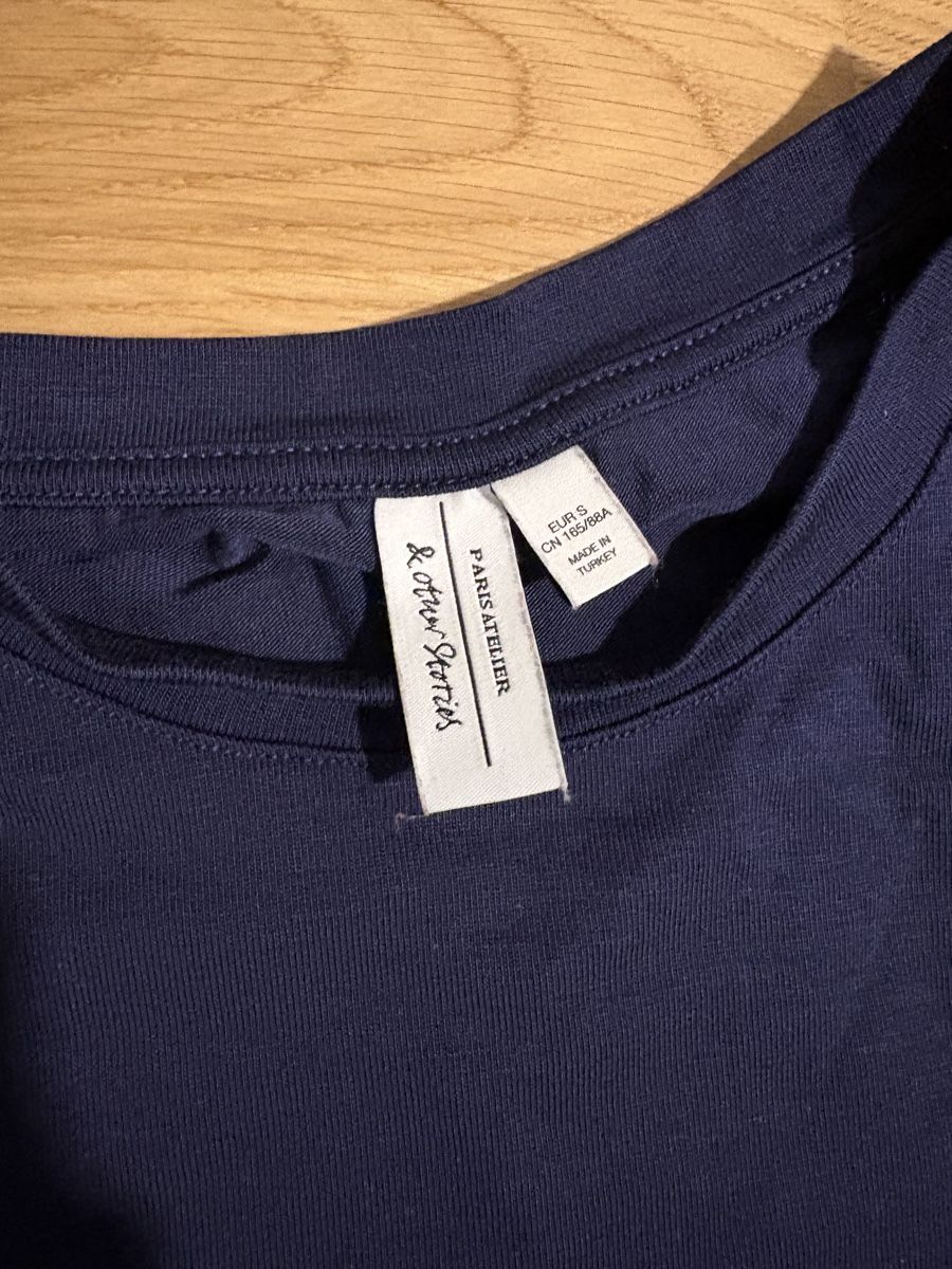 Other Stories T-shirt: & other Stories navy shirt S – Usato da Rolle venduto da gos_2xy5 1