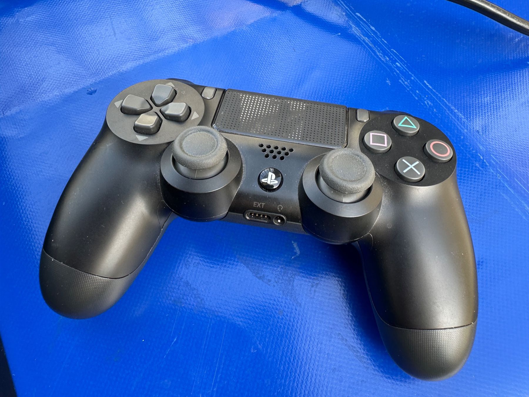 Sony Console: PS4 und Controller – Usato da Zürich venduto da atlantis77 2