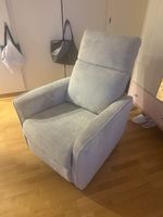 Comoda poltrona in velluto a coste grigio chiaro, nuova!!