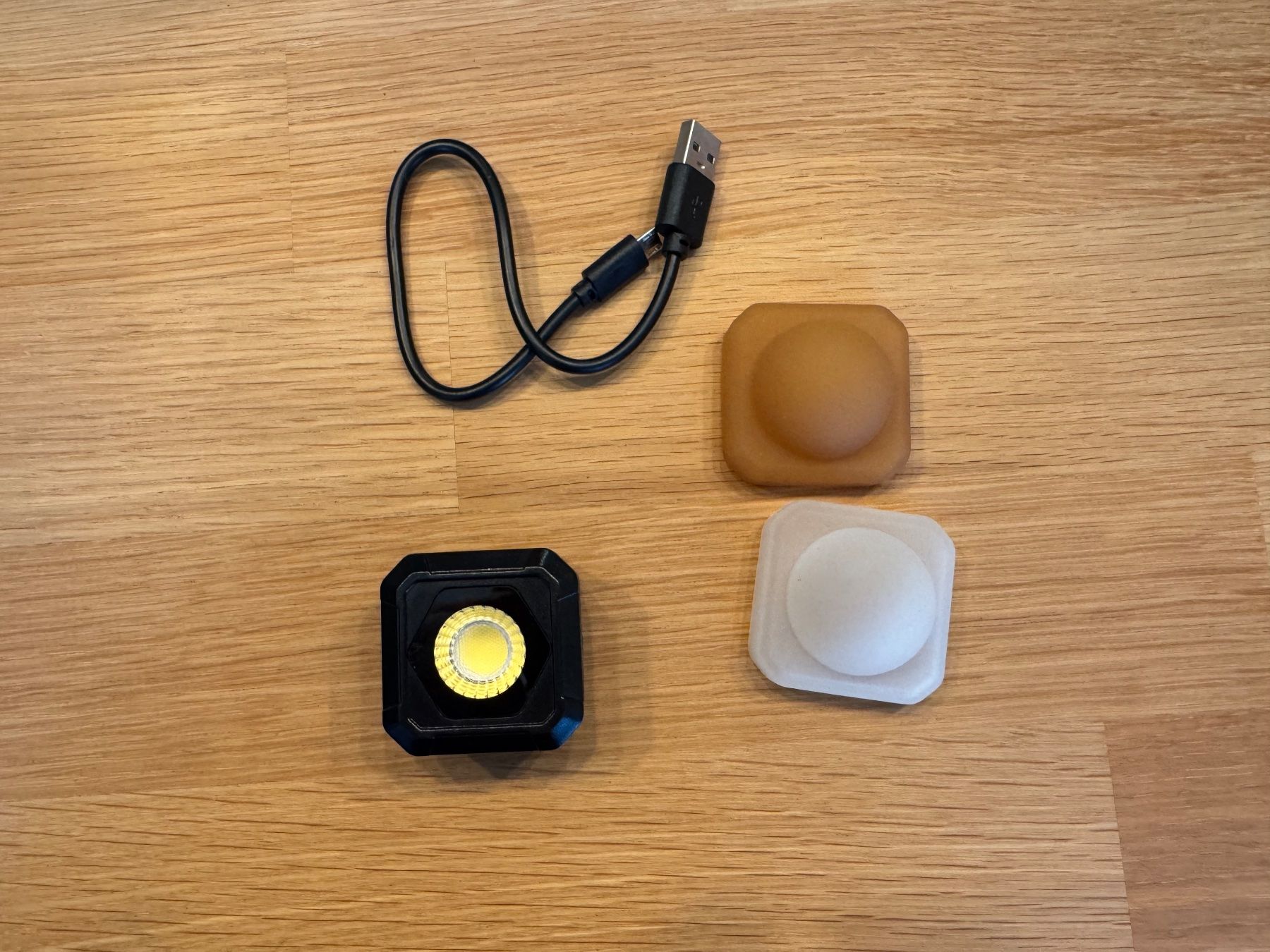 Lampen: Lume Cube AIR, LED Lampe mit USB Kabel und Diffusoren – Gebraucht aus Wetzikon ZH von aeroturbo86