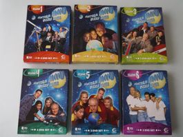 HINTERM MOND GLEICH LINKS - Die Komplette Serie -Staffel 1-6