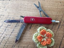 Kleines neues Victorinox Taschenmesser, Rot