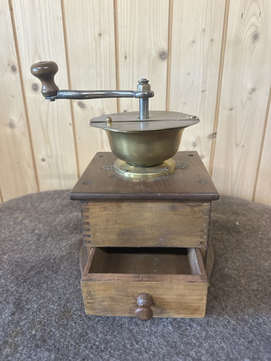 Macchine per caffè & Macchine per espresso: Antike Kaffeemühle Holz Messing – Usato da Baar venduto da Hillsboro