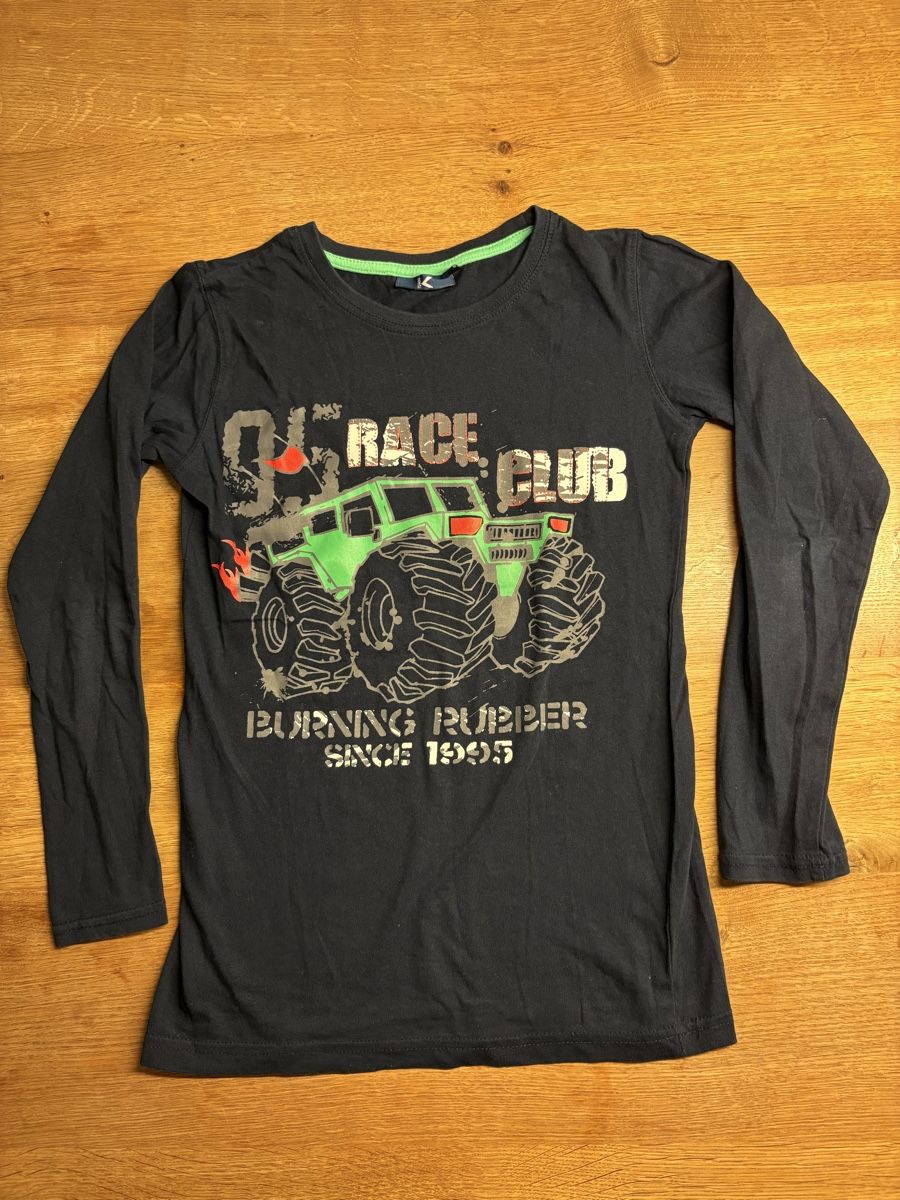 Pullover & Sweatshirts: Longsleeve Autos, 146, schwarz – Gebraucht aus Horgen von Rafnaf