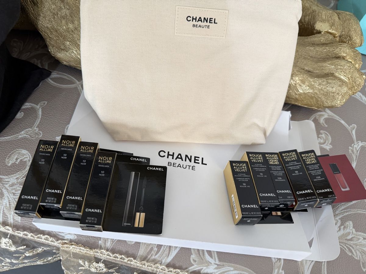 Chanel Custodie per cosmetici: Chanel beauty case plus Muster – Nuovo e nell'imballaggio originale da Allschwil venduto da Figidindia