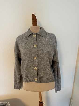 Strickjacke mit Kragen von H&M Grösse XS