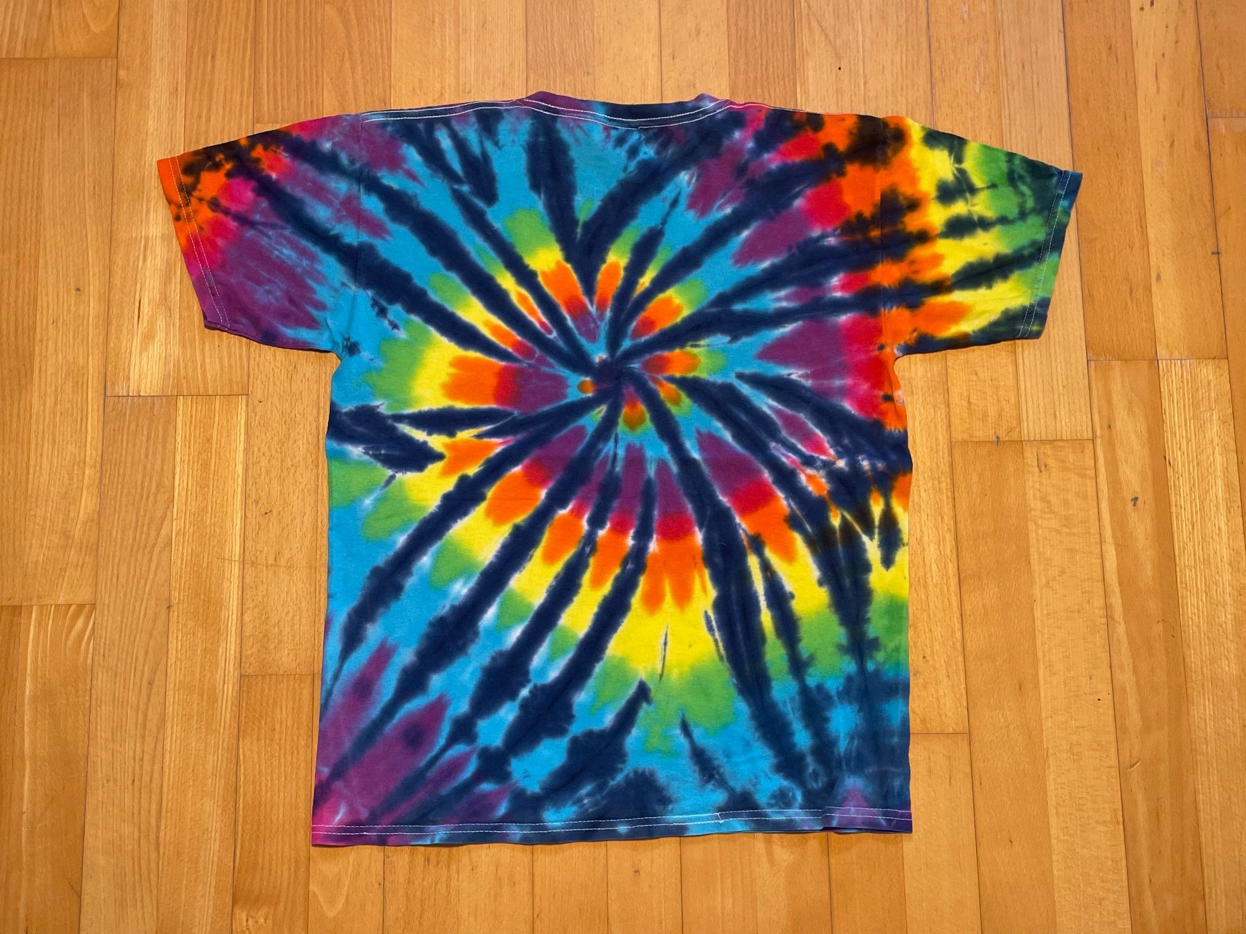 T-shirt: 2k10 T-Shirt Tie Dye Sz M – Usato da Zürich venduto da le_souk 1