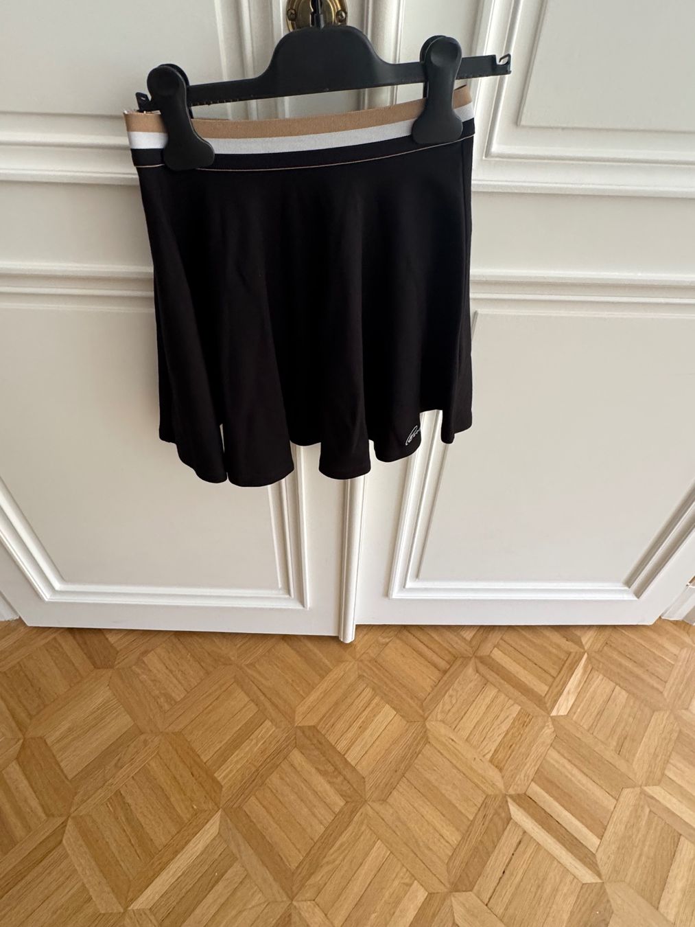 Hugo Boss Robes et jupes: Jupe Boss taille 8 ans – D'occasion à Conches par chn_hgl6 1