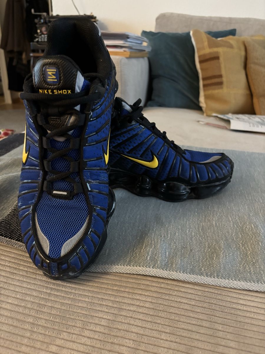 Nike Scarpe da uomo: Nike shox black/blue – Nuovo (secondo la descrizione) da Zürich venduto da mat_8669